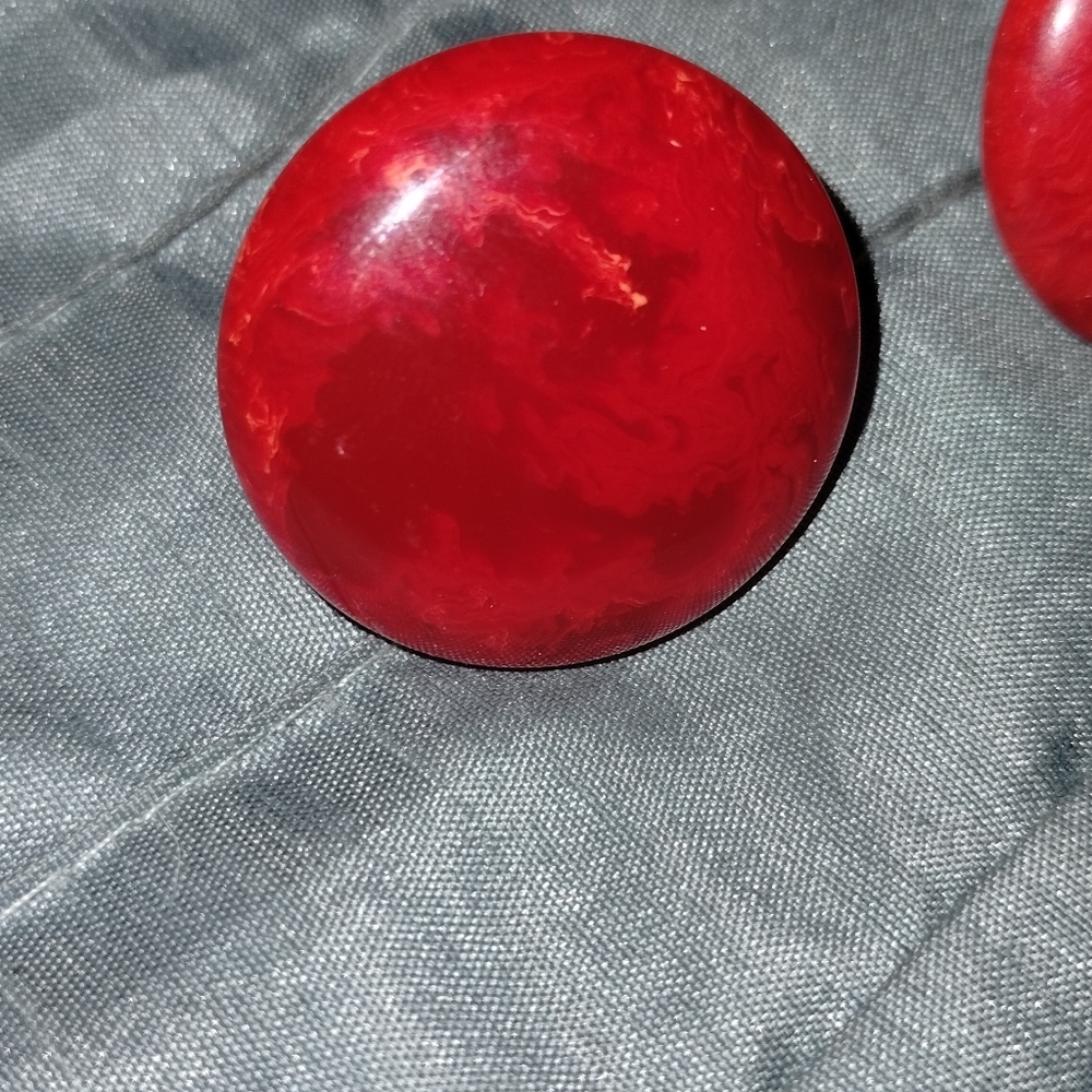 Beautiful vintage red stone clip on earrings - Picture 6 of 7